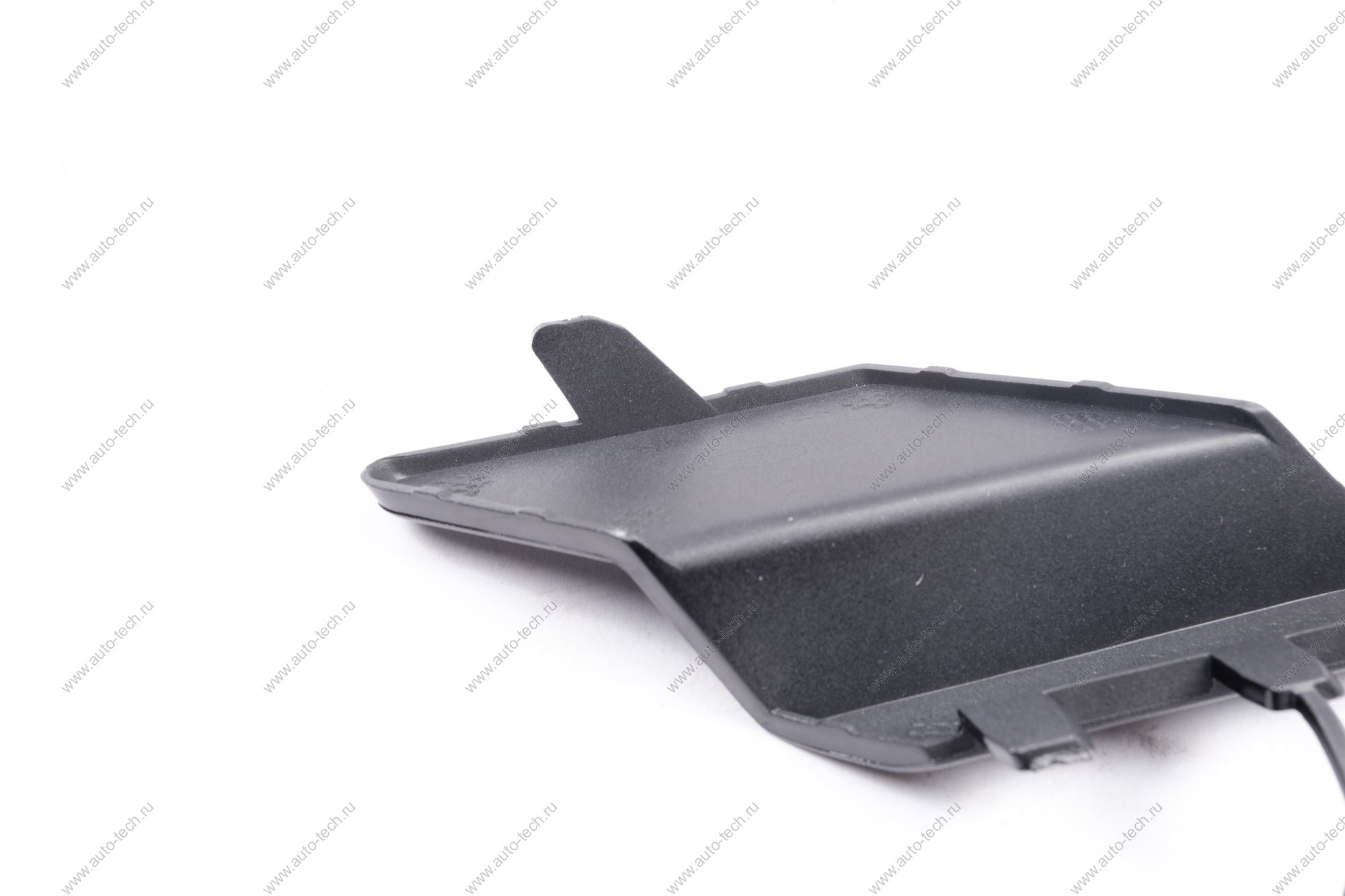 Крышка окна под переднюю буксирную проушину в цвет 672 Пантера (черный) LADA Vesta FL Lada LADA 8450040057-672