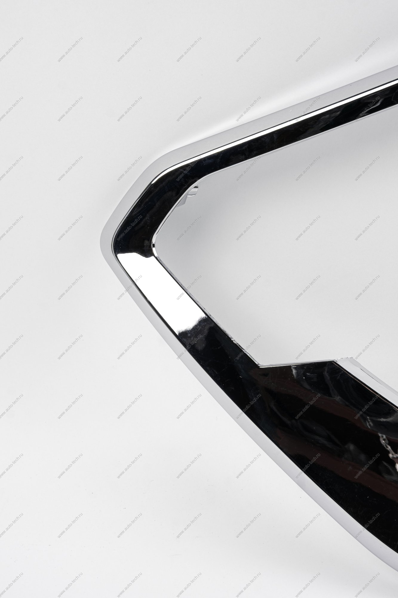 Молдинг переднего бампера нижний левый (хром) LADA Vesta FL Россия Россия 8450040053