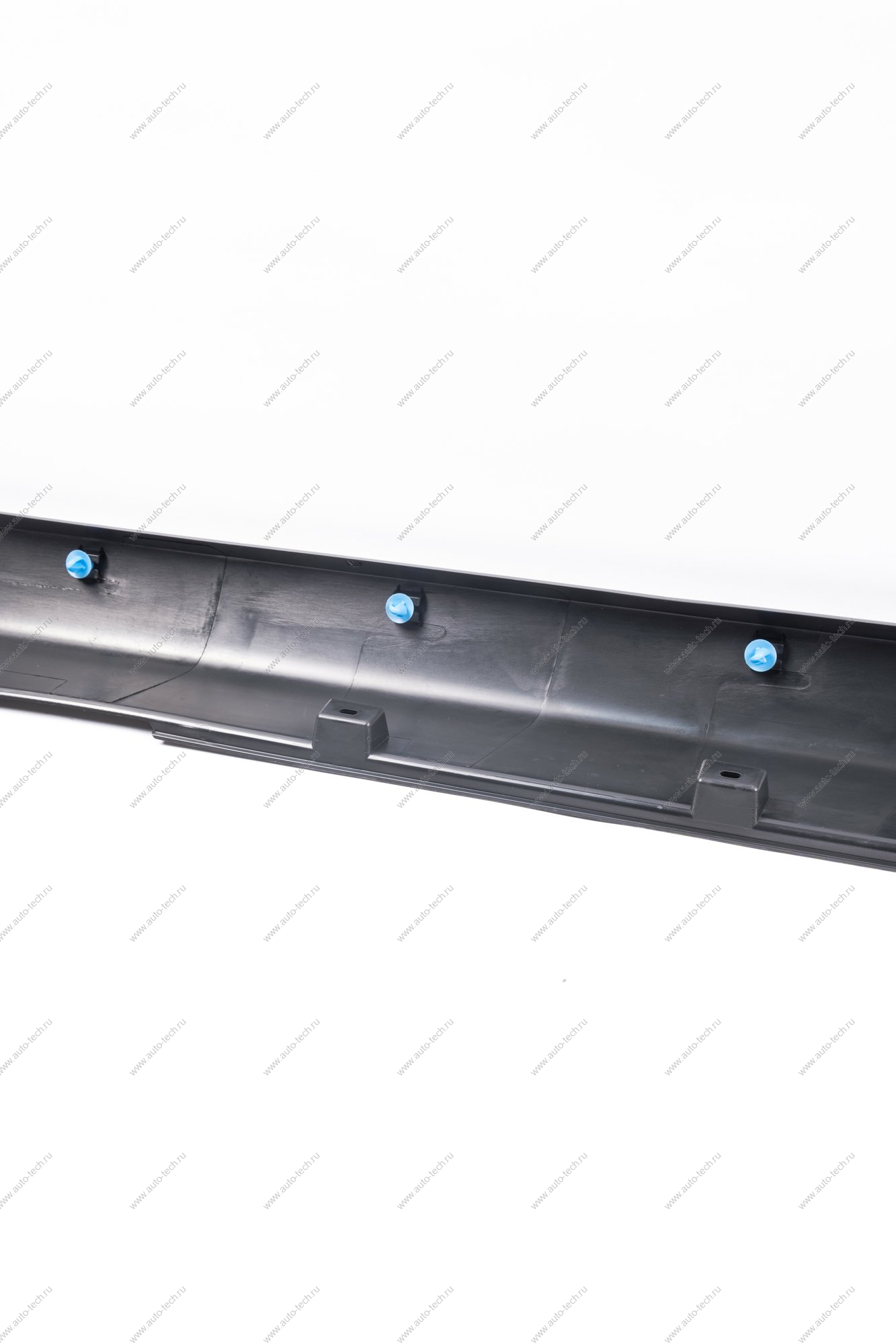 Облицовка порога правая ( с клипсами) (8450091454) LARGUS Cross Lada LADA 8450009378