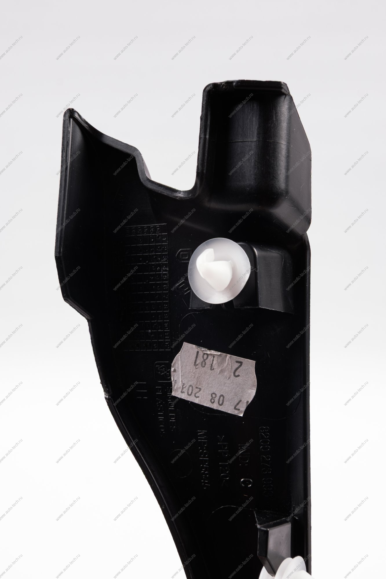 Заглушка решетки воздухозаборника левая RENAULT Logan/Рено Логан (уголок) (жабо) Renault LADA 6001547110