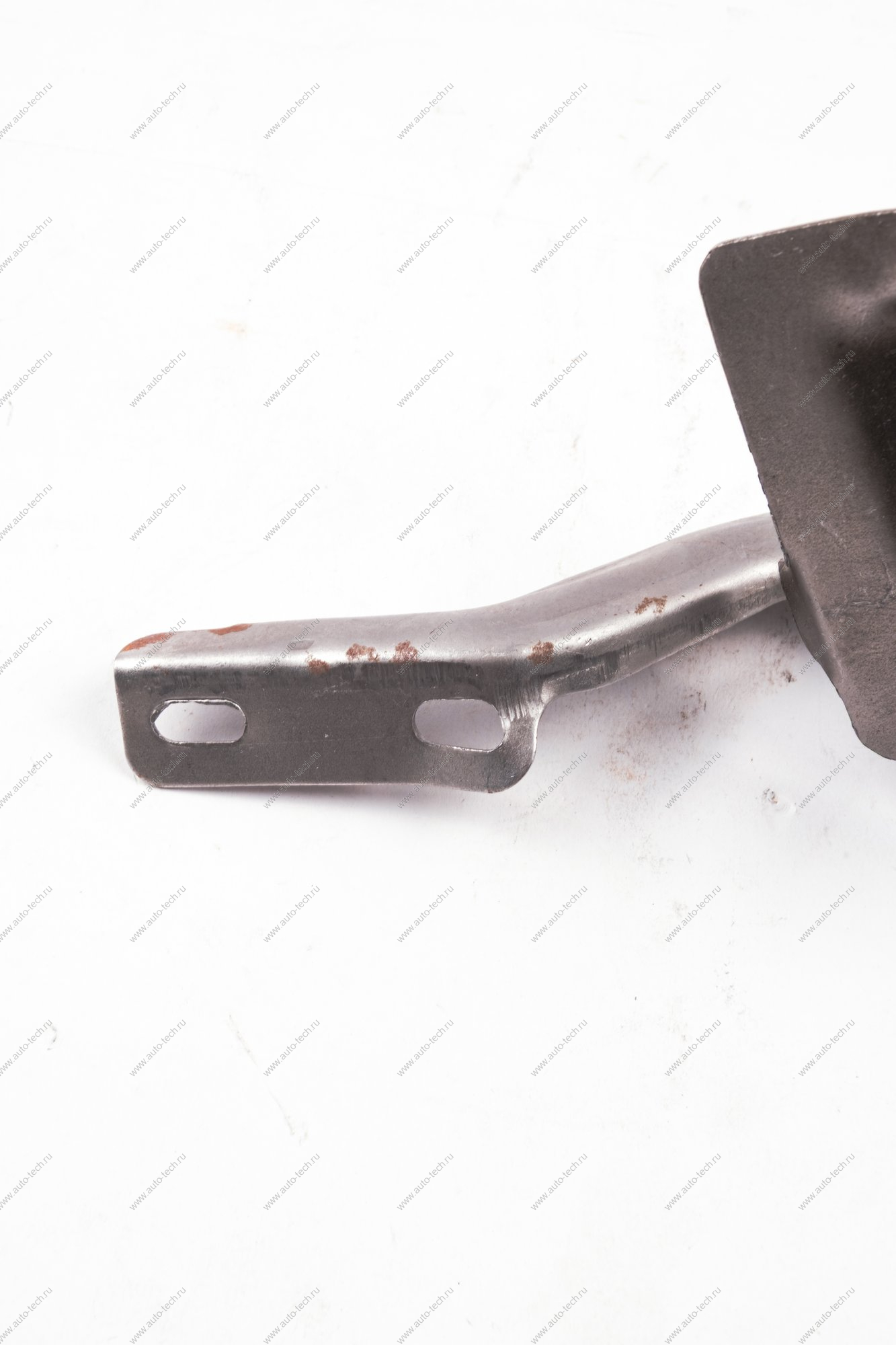 Петля ВАЗ-2101-2107 крышки багажника правая Lada LADA 21010560502200