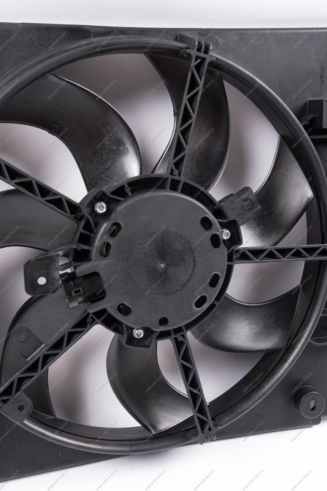 Вентилятор охлаждения с кожухом LADA Vesta/Веста/ XRay ( Valee-95) Lada LADA 214811897R