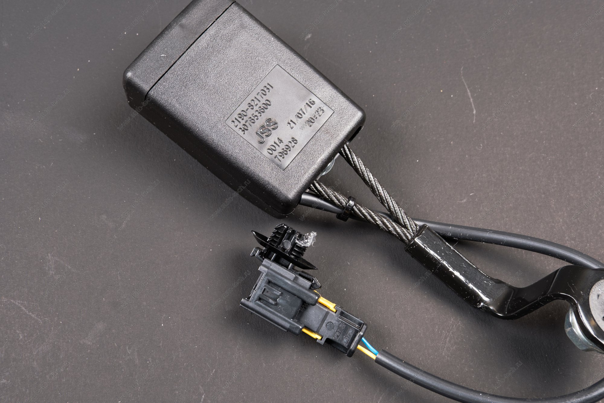 Фиксатор ВАЗ-2190 ремня безопасности переднего левый Lada LADA 8450060788