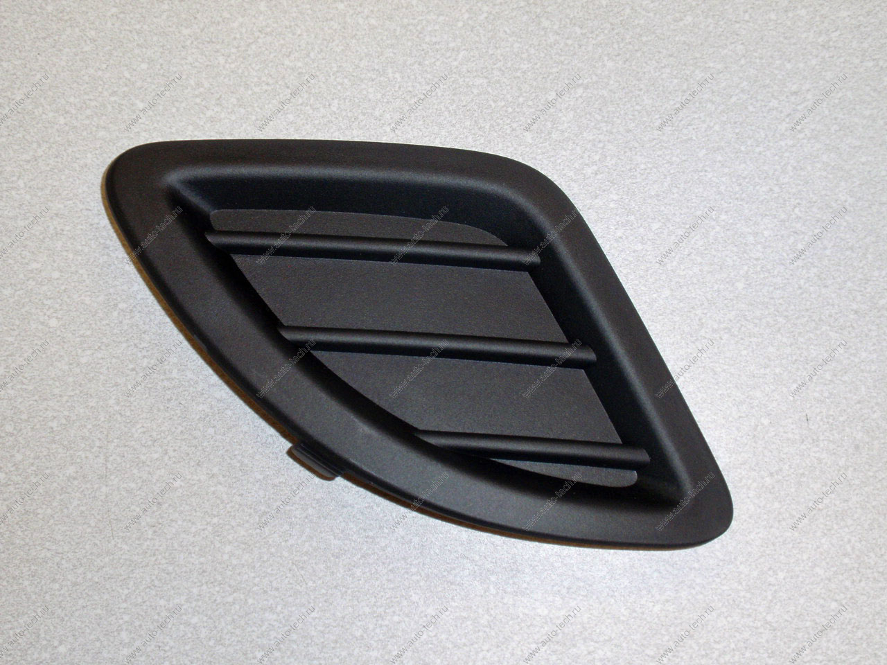 Решетка бампера без отверстия правая 2007-2009г Kia Ceed 2007-2011 KIA HYUNDAI Hyundai/KIA 865641H010