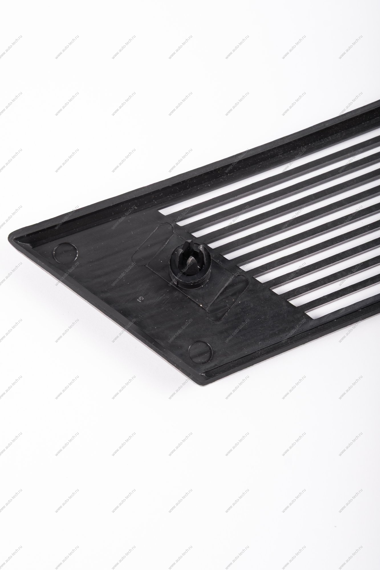 Дефлектор ВАЗ-2105 стойки задней правой (решетка вентил) (ДААЗ) Lada LADA 21050-5701040-00