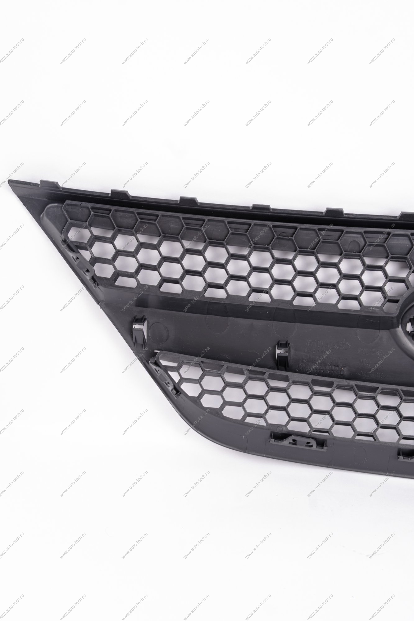 Решетка радиатора переднего бампера LADA Largus верхняя Lada LADA 8450000248