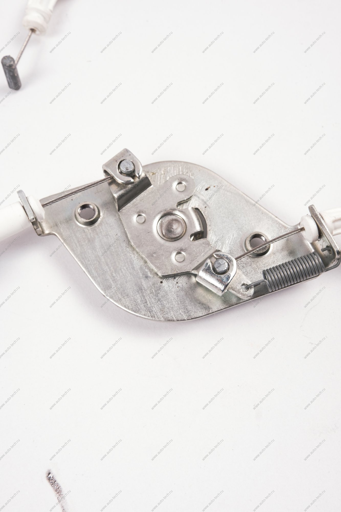 Привод LADA Largus окрывания левой+правой двери задка с тросиками к-т Lada LADA 6001550298+6001550302