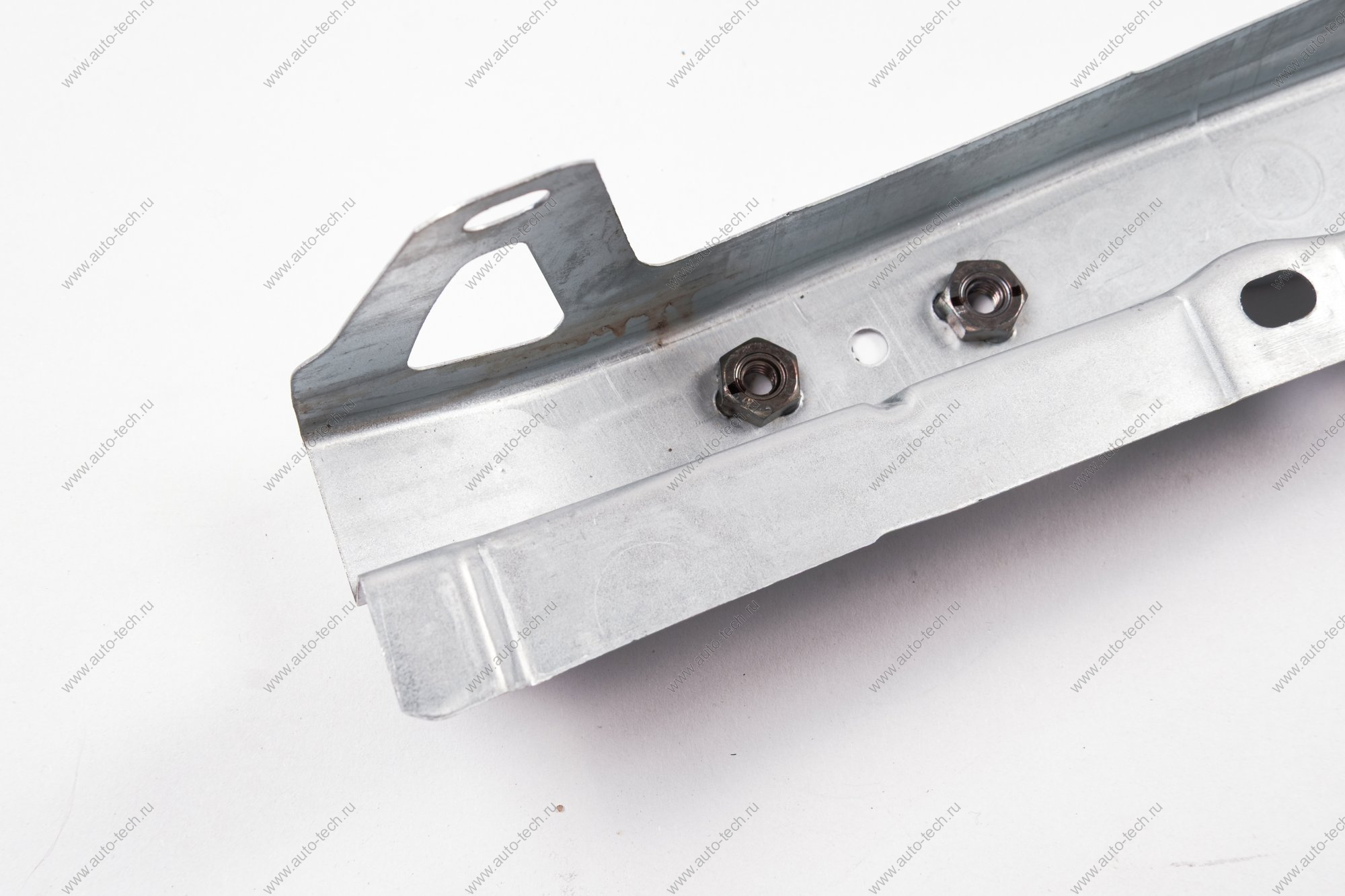 Кронштейн крепления левого крыла Datsun верхний (стрела) Nissan DATSUN 21950840304500