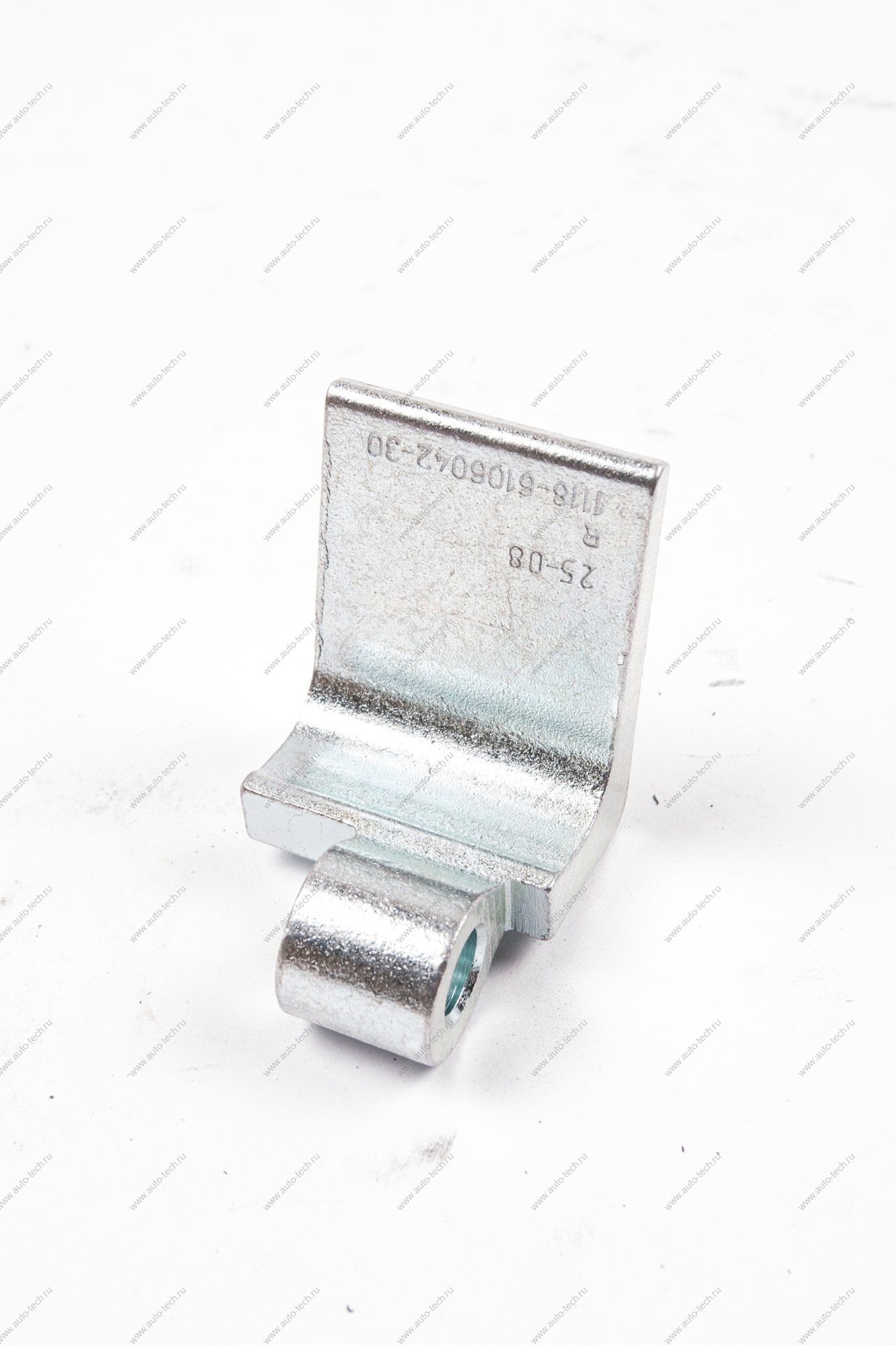 Звено неподвижное петли передней двери верхнее правое ВАЗ-1118 Lada LADA 11180610604230