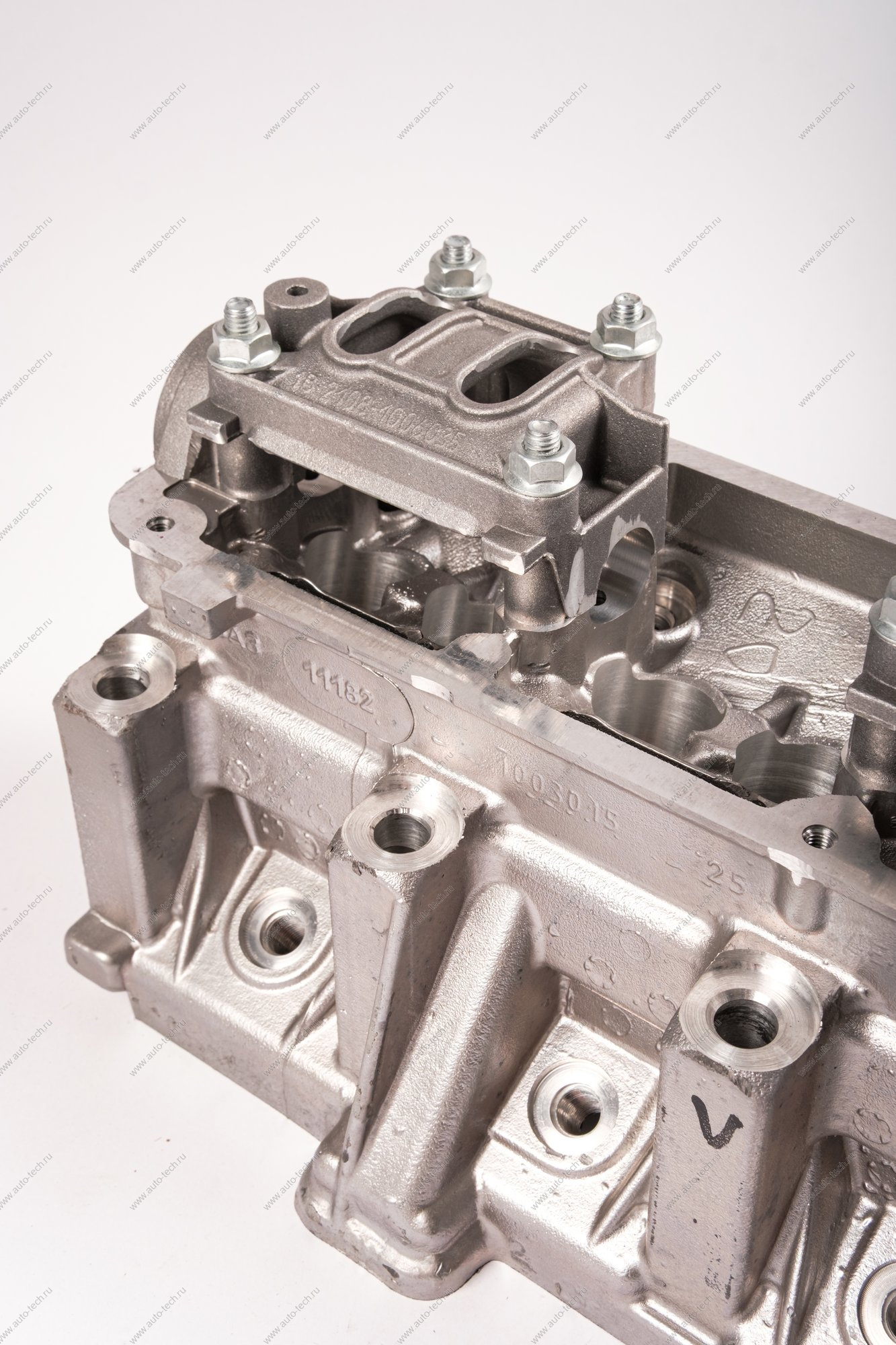Головка блока цилиндров без шпилек в сборе (с направляющими втулками, без клапанов и вала распределительного) без шпилек LADA Largus (FL) NEW Lada LADA 11182100301100