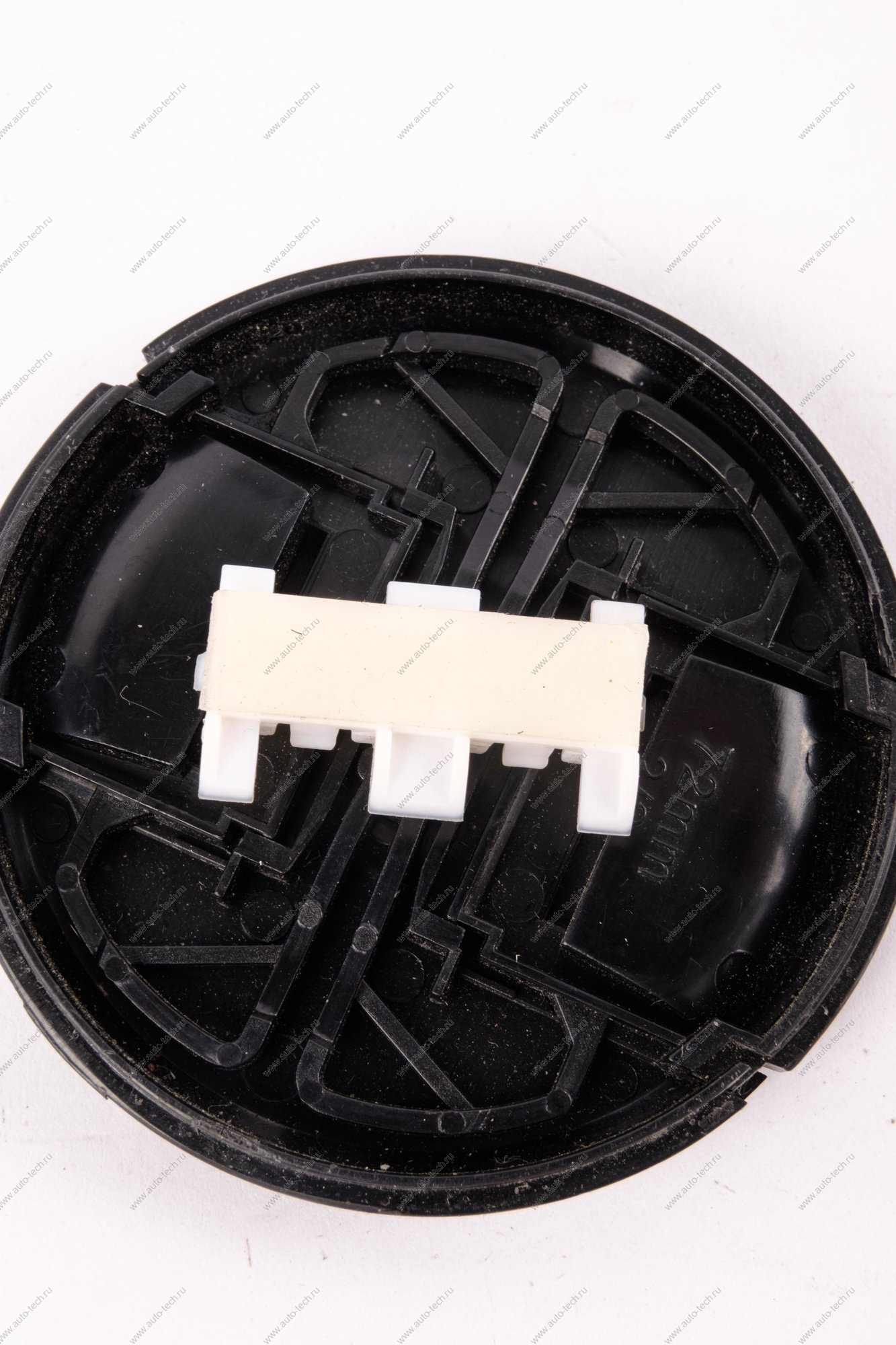 Держатель LADA Vesta облицовки сточного желоба крыши ( нужно по 7шт на одну сторону Lada LADA 8450007759