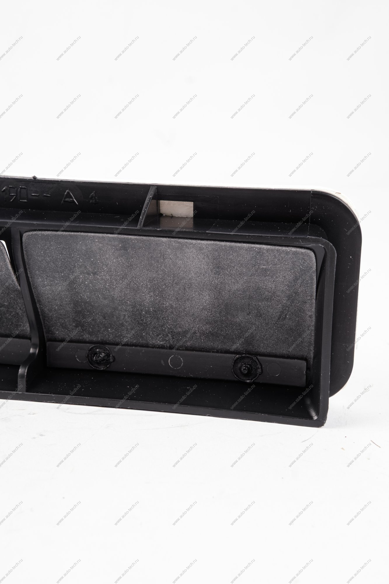 Дефлектор ВАЗ-1118 вытяжной вентиляции задней панели (клапан воздушный) Lada LADA 8450109190