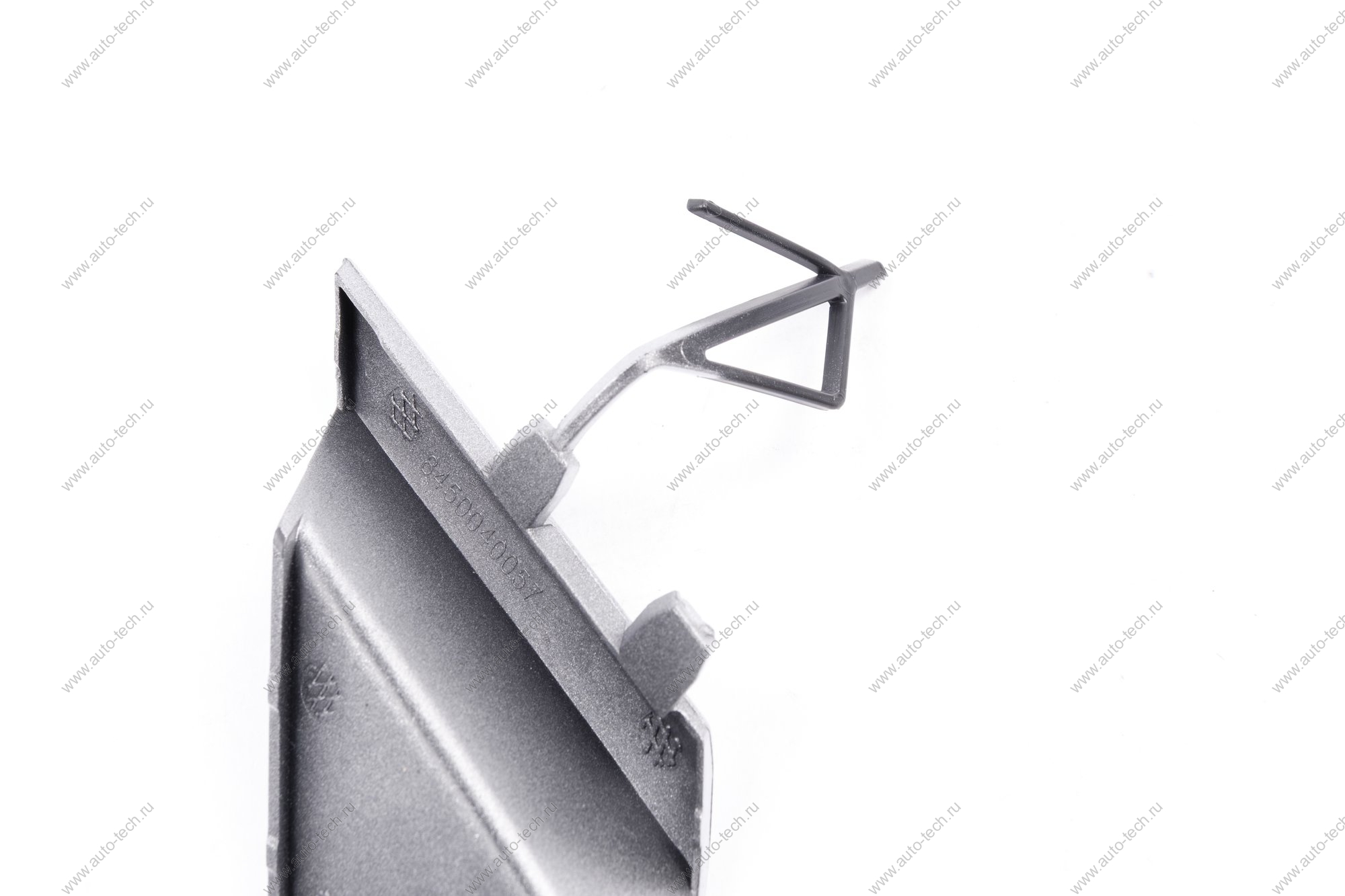 Крышка окна под переднюю буксирную проушину в цвет 691 Платина (Серебристый)LADA Vesta FL Lada LADA 8450040057-691