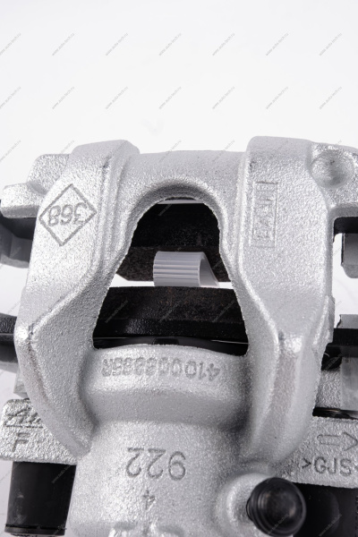 Суппорт передний правый (+2шт. тормозн. колодки 410602581R) Renault Logan II, Sandero II Renault RENAULT 410016069R