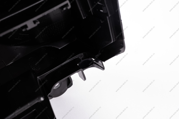 Корпус LADA Vesta монтажного блока моторного отсека Renault RENAULT 243809584R