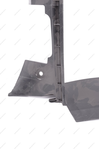 Щиток радиатора (дефлектор) на авто без кондиц. LADA Vesta Lada LADA 8450030226