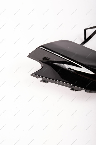 Крышка Lada Vesta SW Cross окна под переднюю буксирную проуш крашенная 653 Маэстро (черный ) Lada LADA 8450031005-653