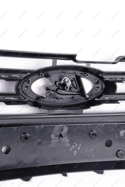 Решетка LADA Vesta NG радиатора средняя (черный лак) Lada LADA 8450042841