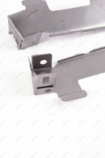 Кр-н ВАЗ-2107 решетки радиатора правый+левый к-т Lada LADA 2107084010404100