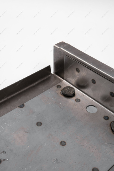 Площадка ВАЗ-2121 заднего поддомкратника правая с шпильками ( усиленная) Kamaz KAMAZ 21210-5101370-36