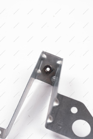 Кронштейн левого крыла Datsun боковой Nissan DATSUN 631415PA0C