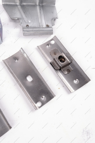 Кр-н переднего бампера ВАЗ-2108 (комплект) без болтов крепл бампера 21080-2803168-00) Lada LADA 21080-2803018-01