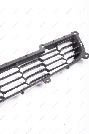 Решетка переднего бампера ВАЗ-21704 нижняя нов.обр.(соты) LADA 21704-2803057-10