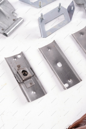 Кр-н переднего бампера ВАЗ-2108 (комплект) без болтов крепл бампера 21080-2803168-00) Lada LADA 21080-2803018-01