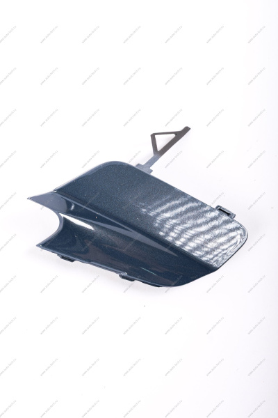 Крышка окна под переднюю буксирную проушину Lada Vesta SW Cross крашенная 492 Блюз (Темно-синий) Lada LADA 8450031005-492