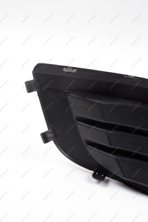 Заглушка переднего бампера LADA Largus/Лада Ларгус противотуманной фары левая (,Полад, г. Тольятти) Lada LADA 8450000251