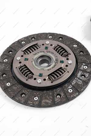 Диск сцепления ведомый+нажимной (без выжимного подшипника)C1060326 LADAVesta 1.6 c 2015-17/Largus 1.6 c 2016 к-т Valeo VALEO 832380