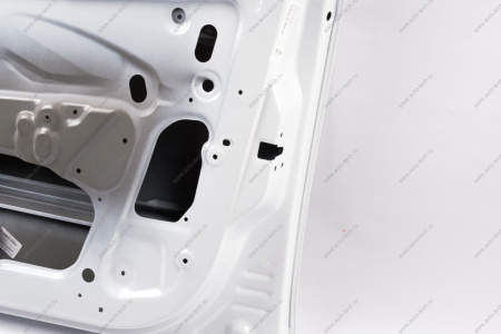 Дверь LADA Vesta/Веста передняя правая в цвет 221Ледниковый (белый) API Api 8450039385-221