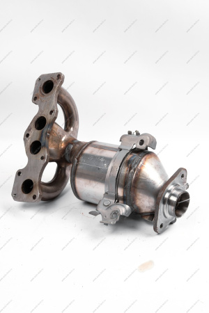 Каталитический нейтрализатор выхлопных газов Renault Logan II 2014>, Sandero 2014>, Dokker 2012- (Коллектор выпускной) Renault RENAULT 208A03629R