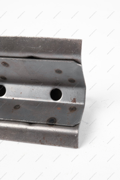 Поддомкратник ВАЗ-2121 задний правый(кронштейн) Lada LADA 21210510141000