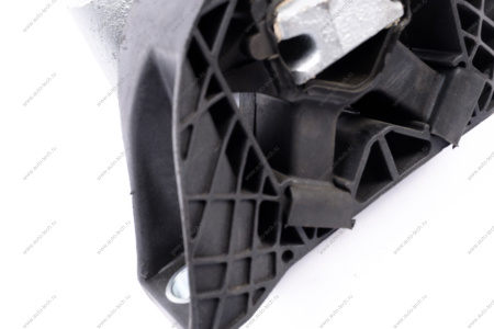 Опора Lada Vesta NG правая с кронштейном в сборе Lada LADA 8450121224