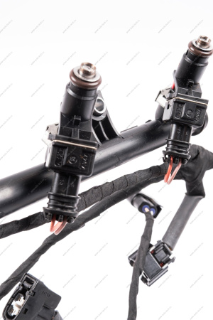 Рампа топливная LADA XRAY в сборе с форсунками 166007733R 4шт дв H4M к-т Renault RENAULT 175200117R