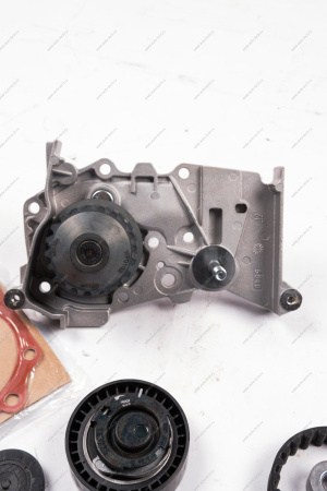 Ремень ГРМ+ ролик 22*D73 (самонатяжной) +водяной насос дв K7M Lada Largus Gates Gates KP15662XS