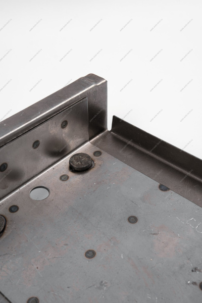 Площадка ВАЗ-2121 заднего поддомкратника левая с шпильками ( усиленная) Kamaz KAMAZ 21210-5101371-36