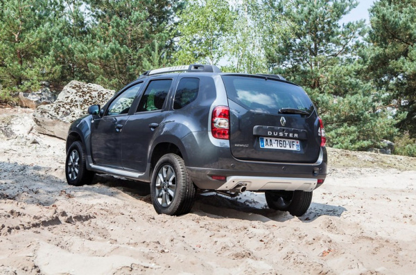 Бампер передний RENAULT Duster крашеный Графитовый (серый) RGB c отв под птф 2010-2014 Api Api 620220030R-RGB