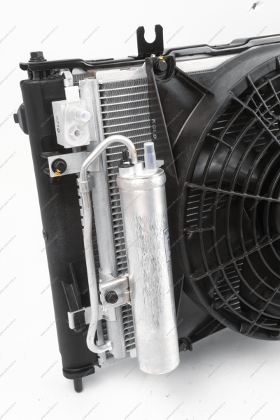 Радиатор охлаждения ВАЗ-2190/daтsun + рад.конд. с эл. вент.(1 спереди+1 сзади) до 2015 г. МКПП в сборе (HALLA) Lada LADA 21900130000811