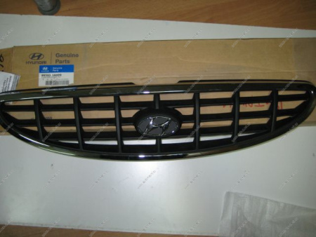 HYUNDAI Accent Решетка радиатора MOBIS  86560-1A000