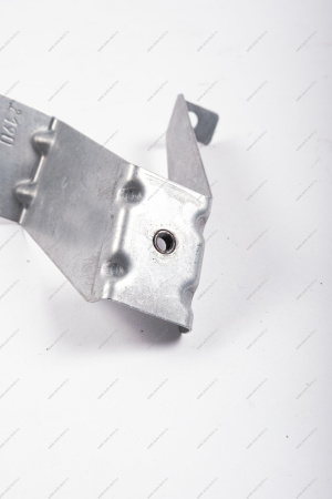 Кронштейн правого крыла Datsun боковой Nissan DATSUN 631405PA0B