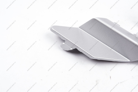 Крышка окна под переднюю буксирную проушину в цвет 691 Платина (Серебристый)LADA Vesta FL Lada LADA 8450040057-691