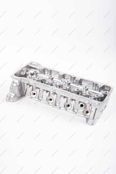 Головка блока цилиндров без шпилек (Н/О,с доп.отв.под датчик фаз)ВАЗ-21214-2123 Lada АвтоВАЗ 21214100301130