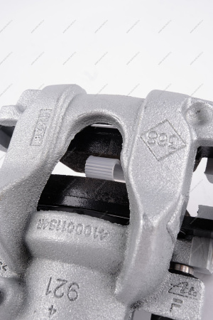 Суппорт передний левый в сборе Renault Logan II, Sandero (суппорт 410118579R +2шт. тормозн. колодки 410602581R) Renault RENAULT 410116639R