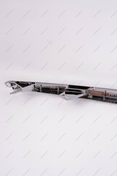 Молдинг переднего бампера верхний правый Lada Vesta SW Cross Lada LADA 8450031302 Молдинг переднего бампера верхний правый Lada Vesta SW Cross Lada LADA 8450031302