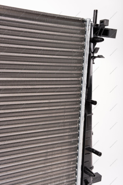 Радиатор охлаждения LADA XRAY/Vesta / Largus FL/RENAULT Logan 2014- (авто с кондиц) Lada LADA 214106179R