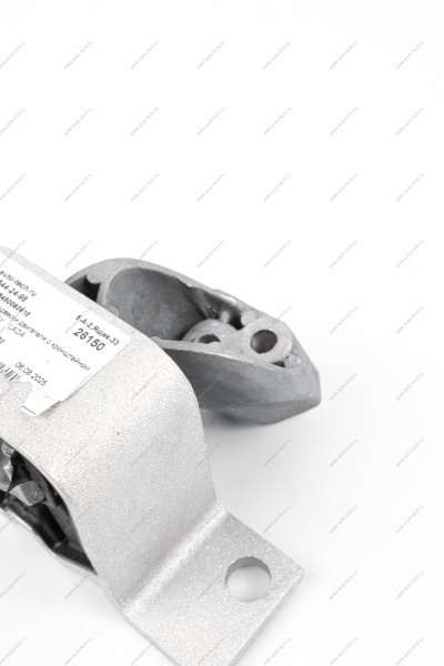 Опора правая подвески двигателя с кронштейном в сборе LADA XRAY LADA LADA 8450090615