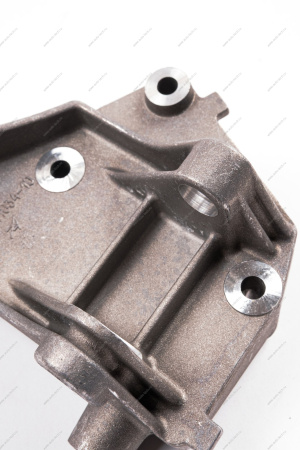 Кронштейн ВАЗ-2190 генератора (под опорный ролик.кондиционера) с резьбой с боку Lada LADA 21900104103410