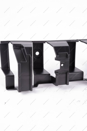 Усилитель переднего бампера средний (пластик) LADA Vesta FL Lada LADA 8450040060